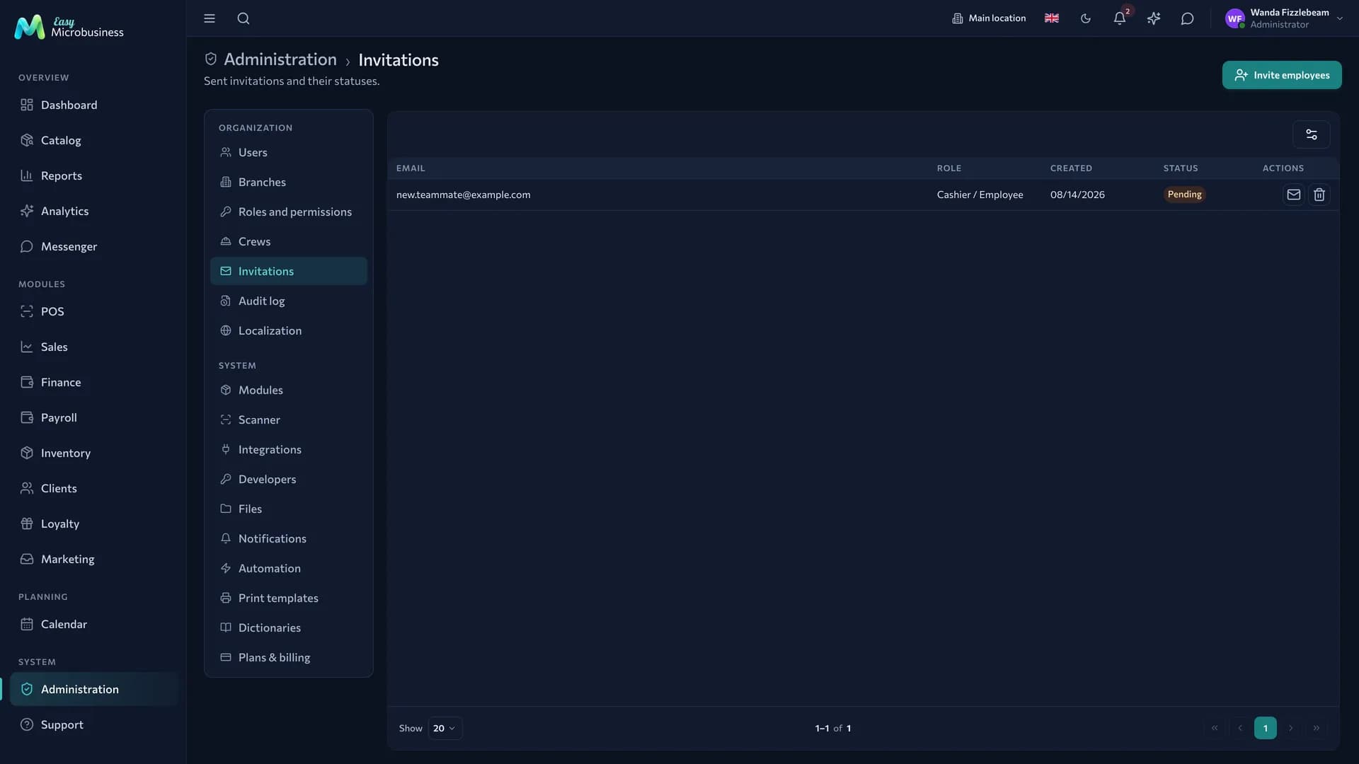 The «Invitations» section: address, role, creation date, status and the resend and revoke buttons