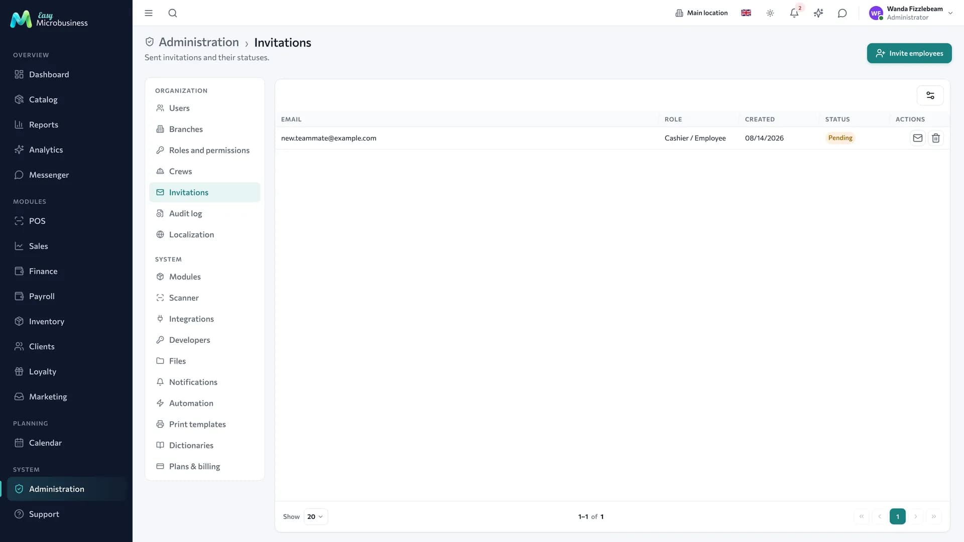 The «Invitations» section: address, role, creation date, status and the resend and revoke buttons