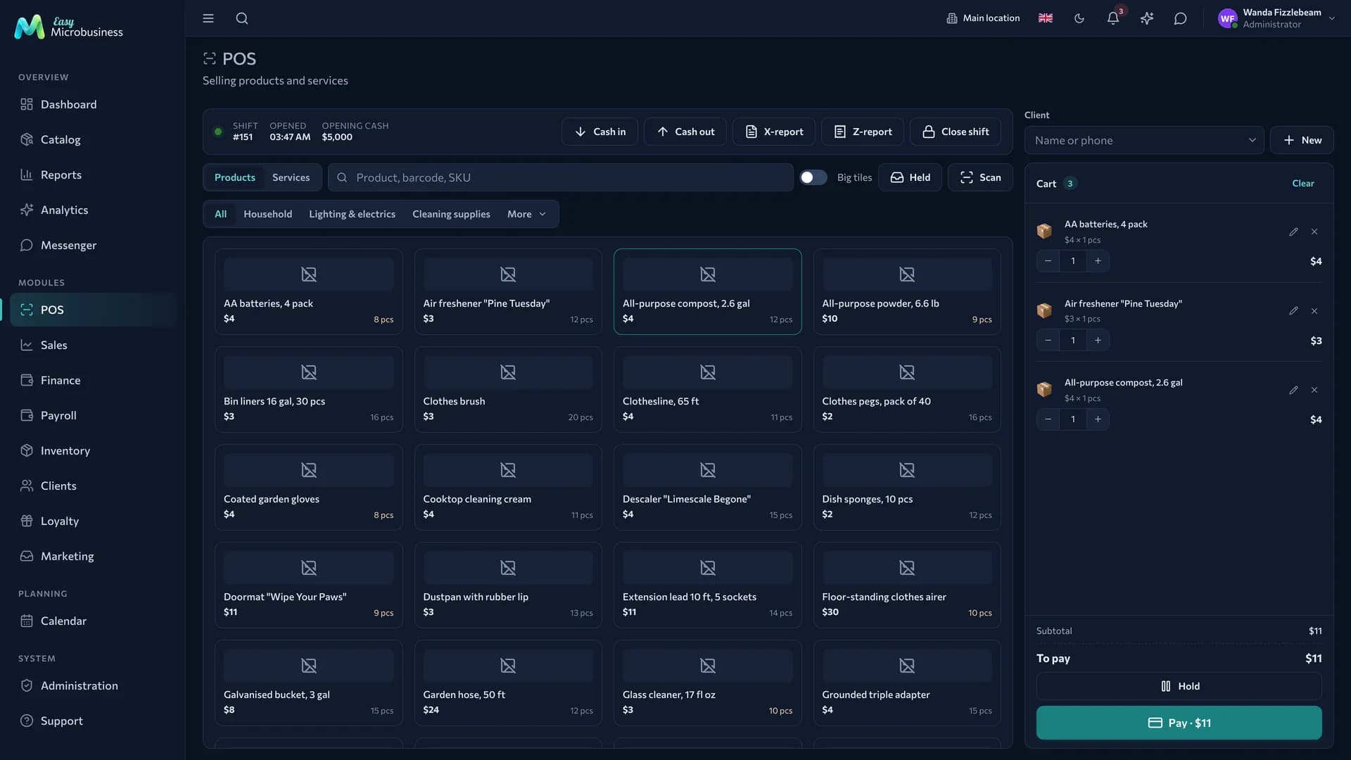 The POS screen: the item catalog on the left, cart and total on the right, payment buttons